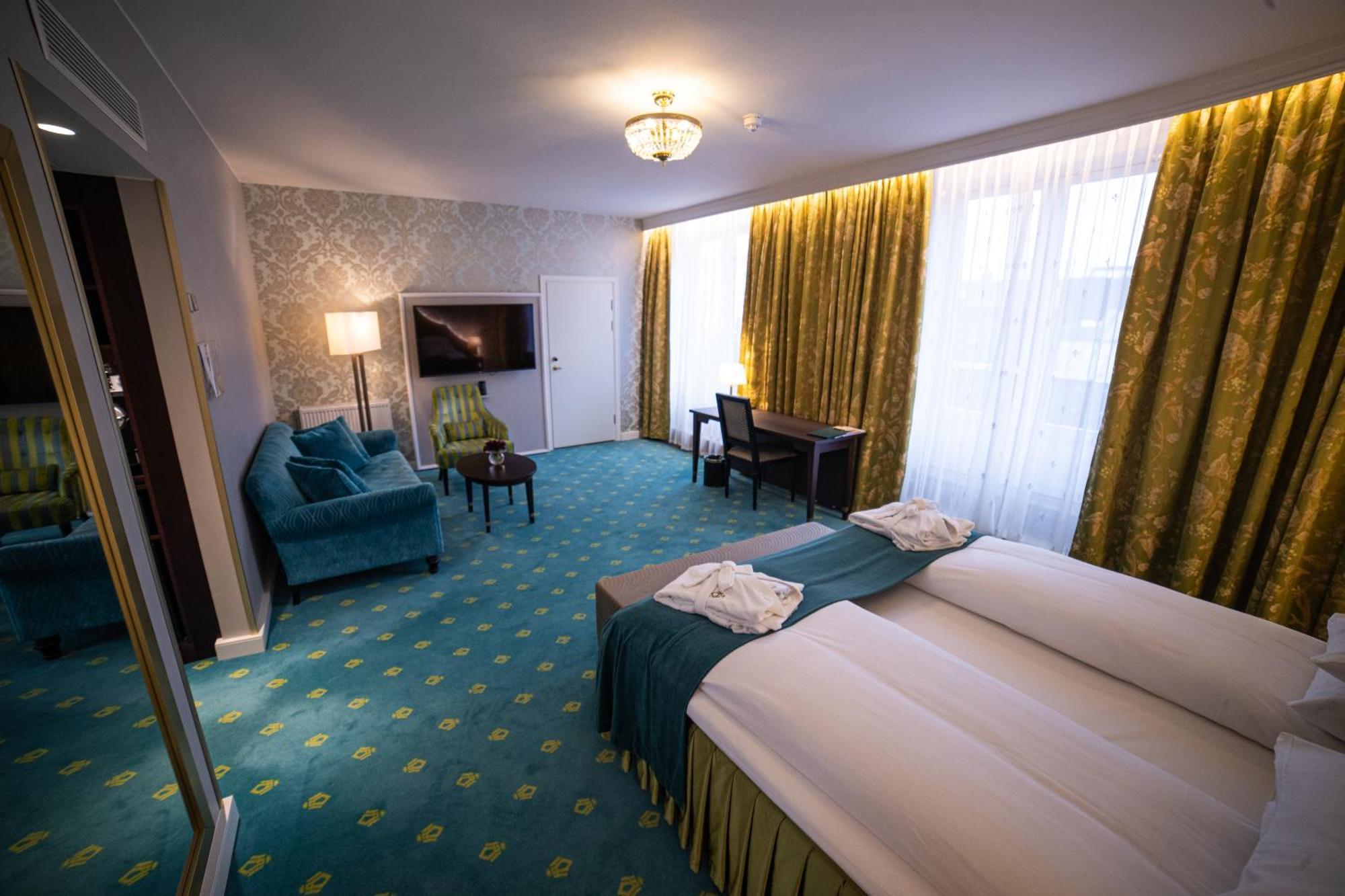 Junior Suite,1619757686:JPEG